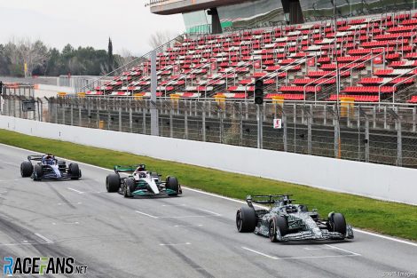 Guanyu Zhou, George Russell, Alexander Albon, Circuit de Catalunya, 2022