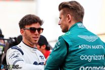 (L to R), Pierre Gasly, AlphaTauri, Nico Hulkenberg, Aston Martin, Bahrain International Circuit, 2022